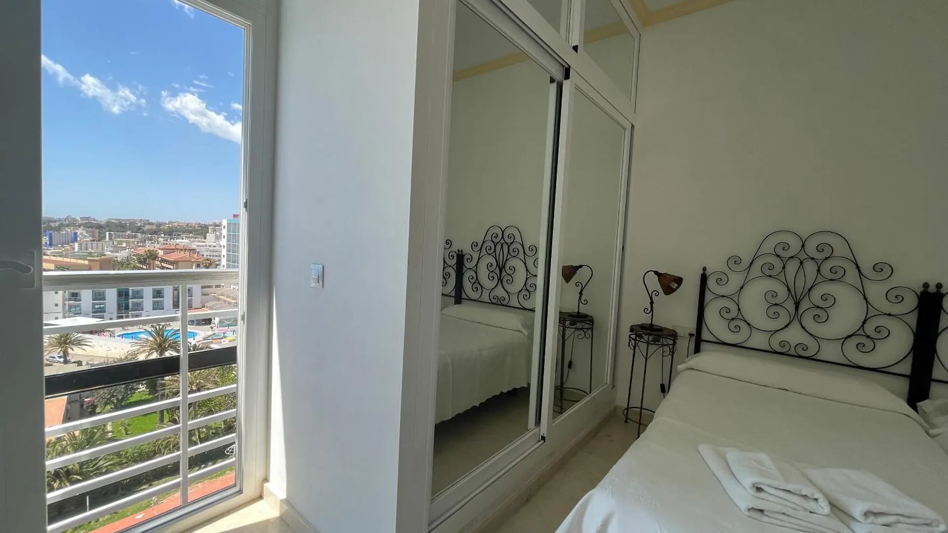 Apartamento La Roca Rental, 2 Dormitorios Con Vistas Al Mar Torremolinos Apartment